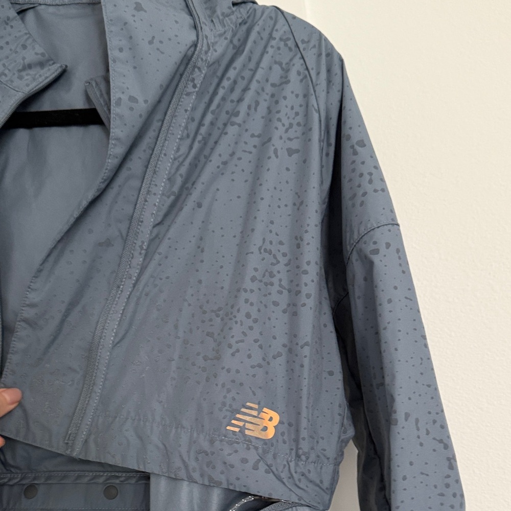 New Balance Women's Blue Hooded Convertible/Packable Jacket - Picture 3 of 6